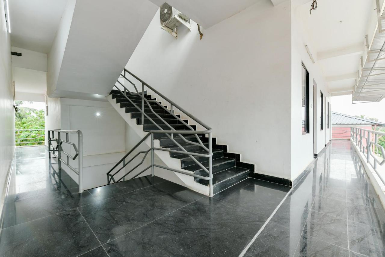 Spot On 39480 Vattekad Tourist Home Kakkanad Exterior photo