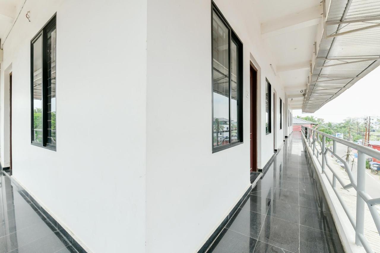 Spot On 39480 Vattekad Tourist Home Kakkanad Exterior photo